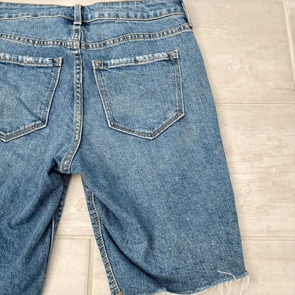 Mid-Rise Distressed Jean Bermuda Shorts 9 in Inseam Medium Wash Raw Hem Size 2 - Picture 6 of 8